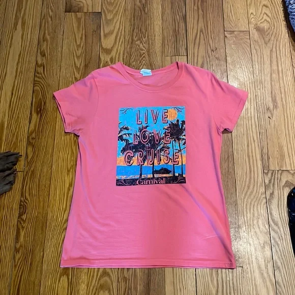 Live,love, Cruise. Women’s Carnival Cruisline T-shirt. Size Medium. - Picture 1 of 1